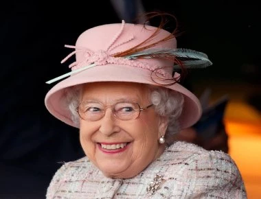 Η απορία που έχουμε όλοι, λύνεται: Τι κάνει μέσα στην μέρα της η Βασίλισσα Ελισάβετ;